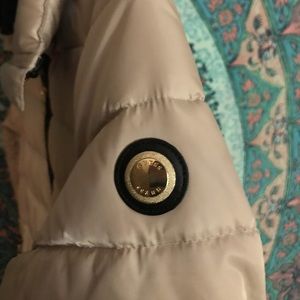 Guess Los Angeles beige and gold with blk fur trim